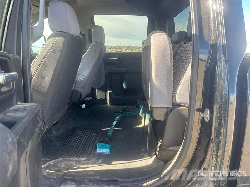 Chevrolet Silverado 2500HD 4x4 Crew Cab Pickup Други