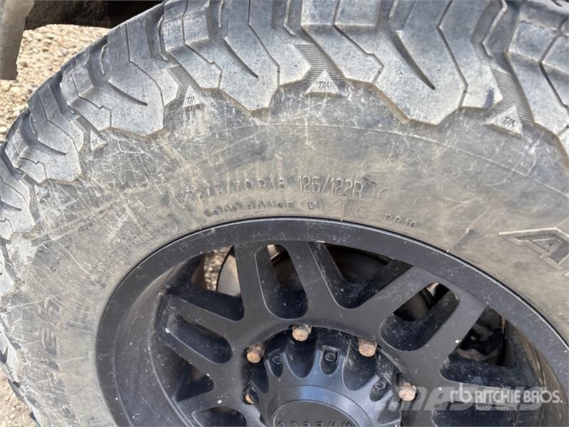 Chevrolet Silverado 2500HD 4x4 Crew Cab Pickup Други