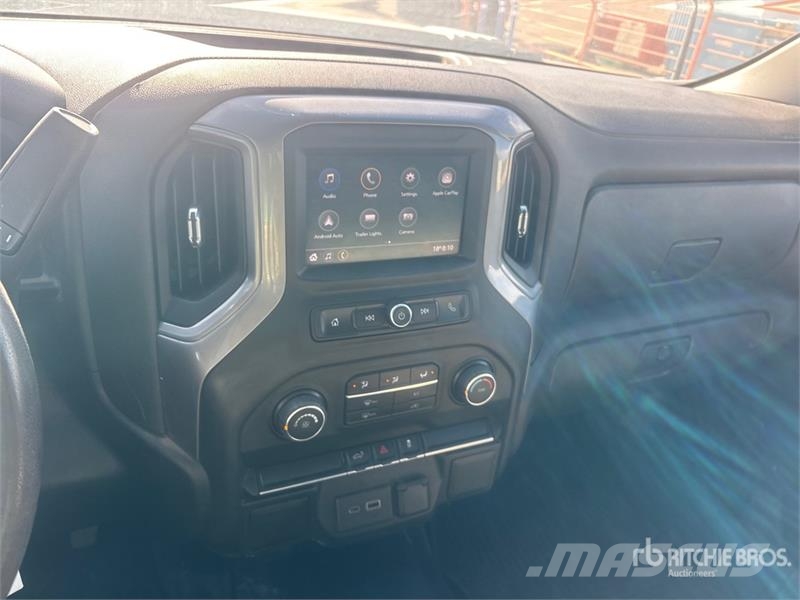 Chevrolet Silverado 2500HD 4x4 Crew Cab Pickup Други