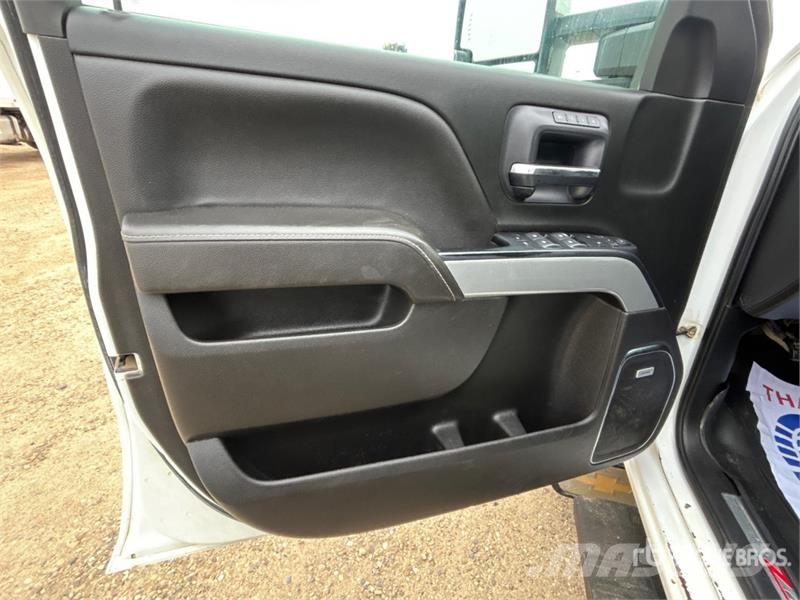 Chevrolet Silverado 2500HD LTZ 4x4 Crew Cab Pickup Andre varebiler