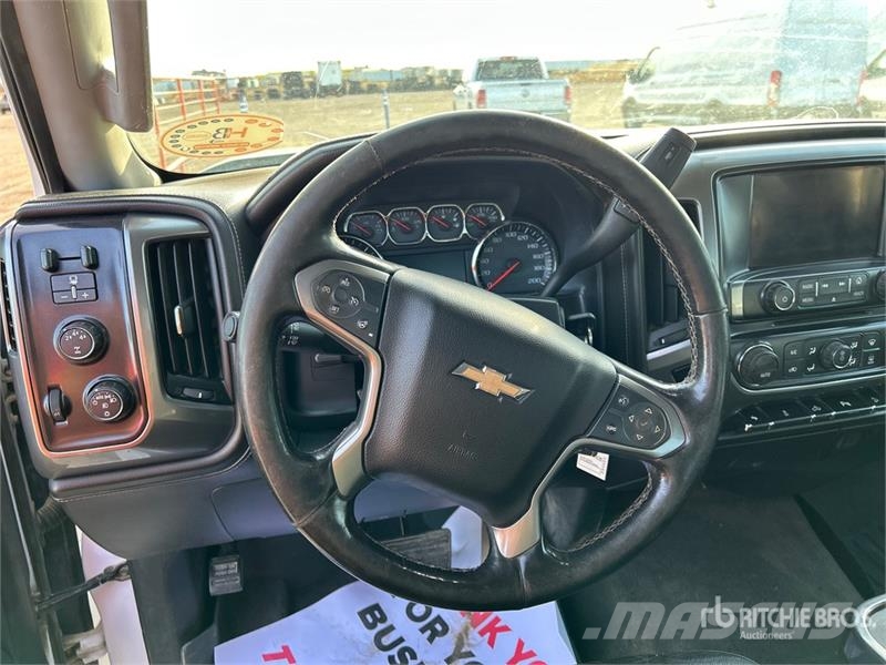 Chevrolet Silverado 2500HD LTZ 4x4 Crew Cab Pickup Andre varebiler