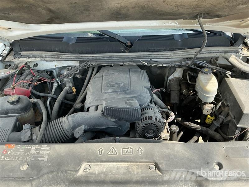 Chevrolet Silverado 2500HD 4x4 Extended Cab Cab and Chassis 캐빈 및 인테리어