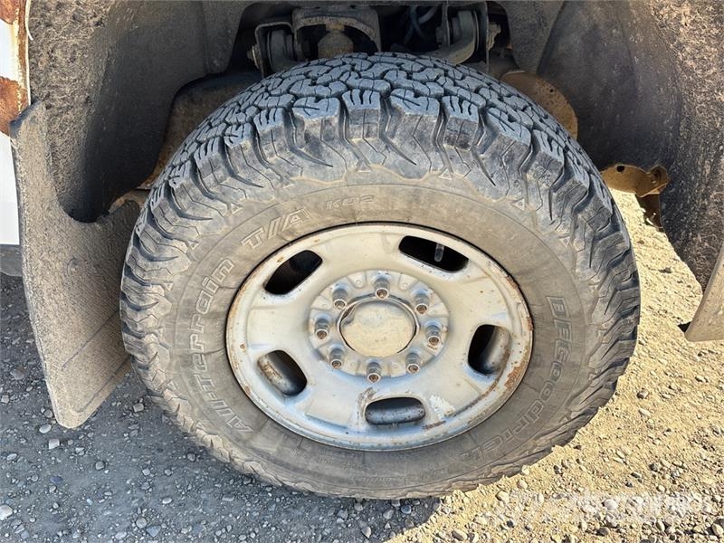 Chevrolet Silverado 2500 4x4 Crew Cab Pickup Autre fourgon / utilitaire
