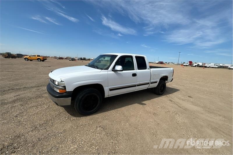 Chevrolet Silverado 2500 LT 4x2 Extended Cab Pickup Kita