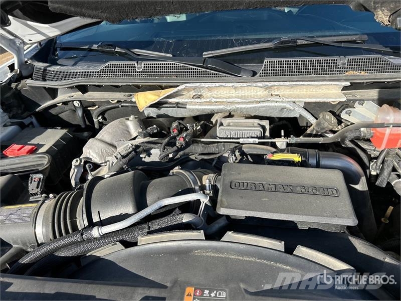 Chevrolet Silverado 2500HD LTZ 4x4 Crew Cab Pickup Egyéb