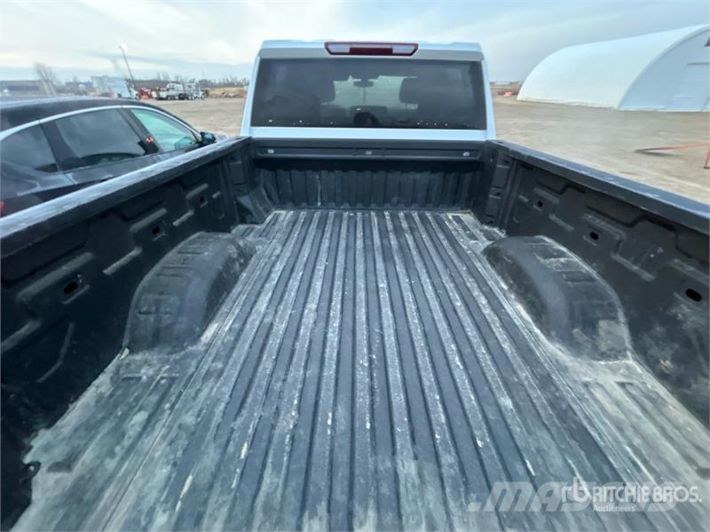 Chevrolet Silverado 2500HD 4x4 Crew Cab Pickup Ostalo