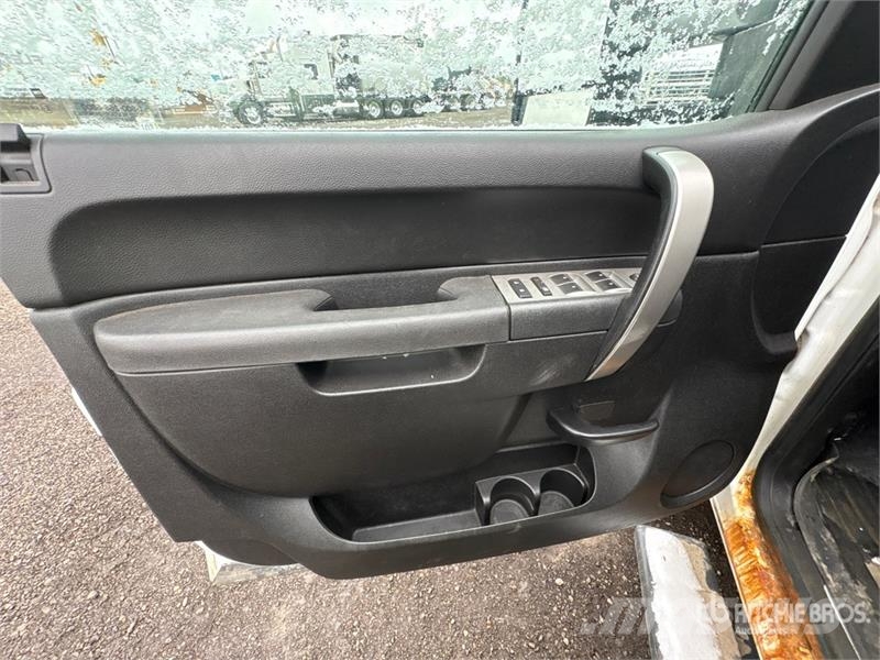 Chevrolet Silverado 2500HD LT 4x4 Crew Cab Snow Plow Truck Municipal/vehicul cu uz general