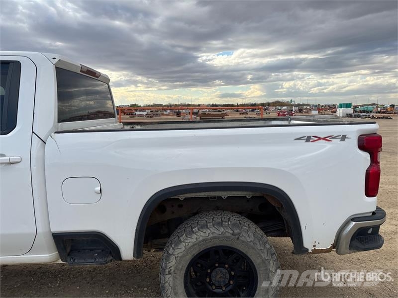 Chevrolet Silverado 2500HD 4x4 Crew Cab Pickup Други