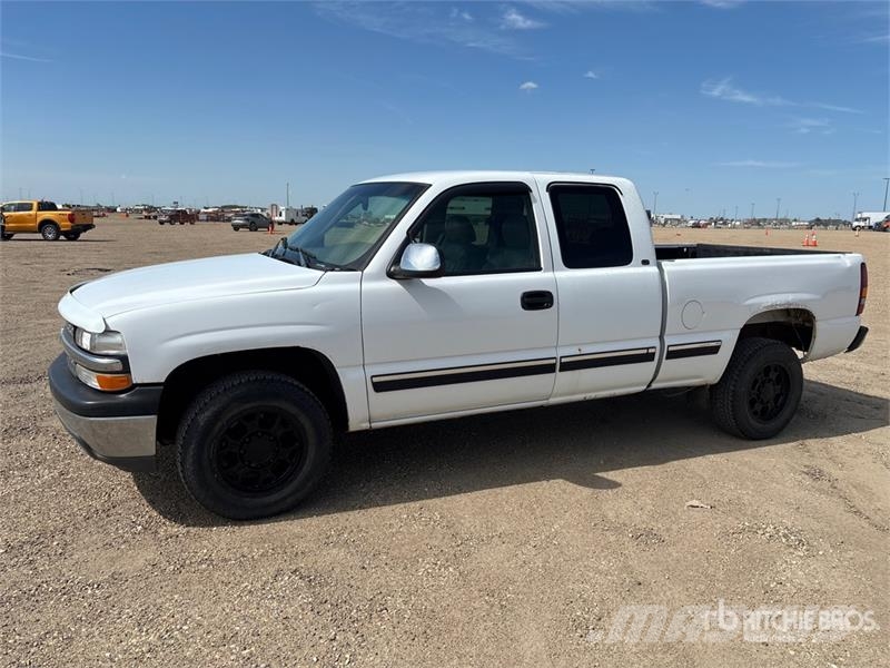 Chevrolet Silverado 2500 LT 4x2 Extended Cab Pickup Kita