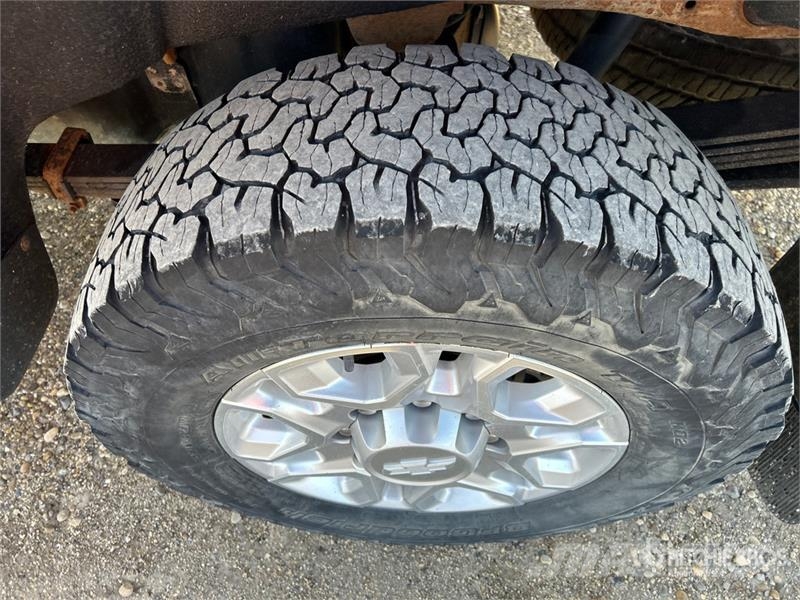 Chevrolet Silverado 2500HD LTZ 4x4 Crew Cab Pickup Egyéb