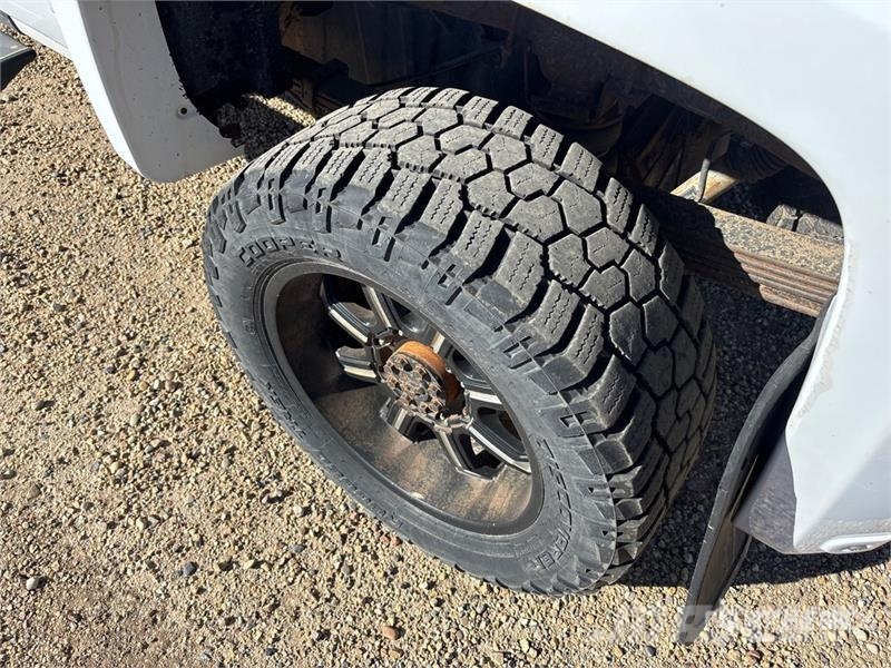Chevrolet Silverado 2500 High Country 4x4 Crew Cab Pickup أخرى