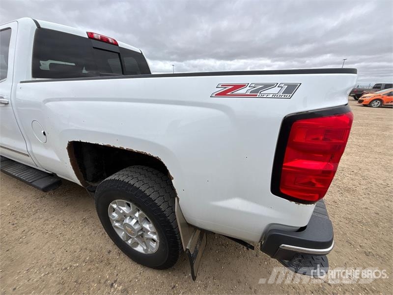 Chevrolet Silverado 2500HD LTZ 4x4 Crew Cab Pickup Andre varebiler