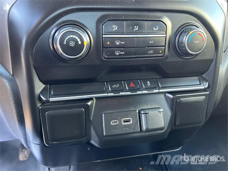 Chevrolet Silverado 2500 4x4 Crew Cab Pickup Otros