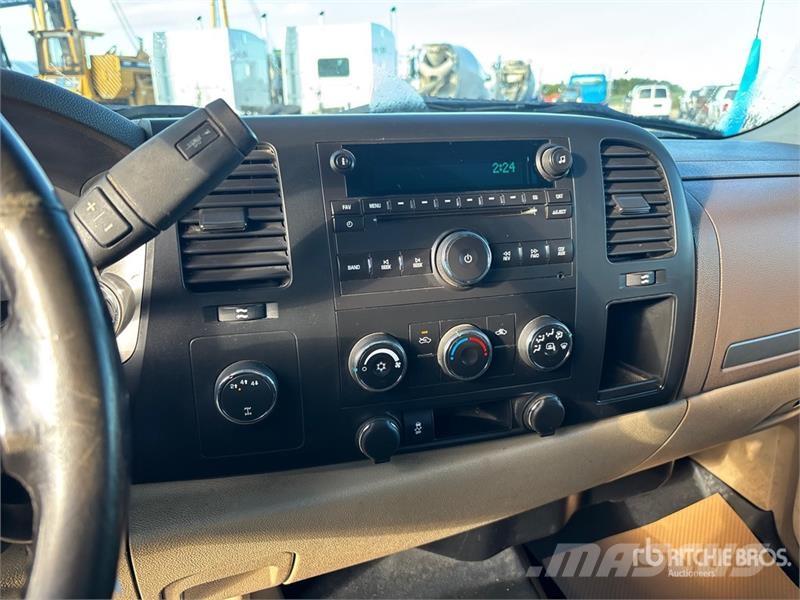 Chevrolet Silverado 2500 LT 4x4 Extended Cab Pickup أخرى