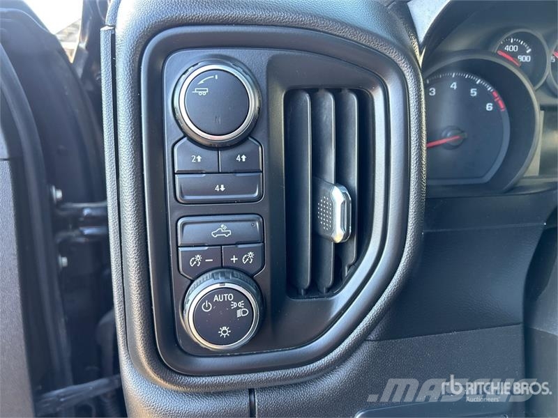Chevrolet Silverado 2500 4x4 Crew Cab Pickup Otros