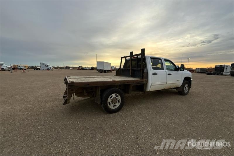 Chevrolet Silverado 2500HD Ciężarówki typu Platforma / Skrzynia