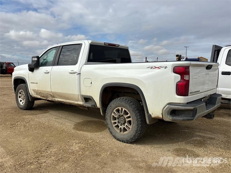 Chevrolet Silverado 2500 LT 4x4 Crew Cab Pickup (Inoperable) Andre varebiler