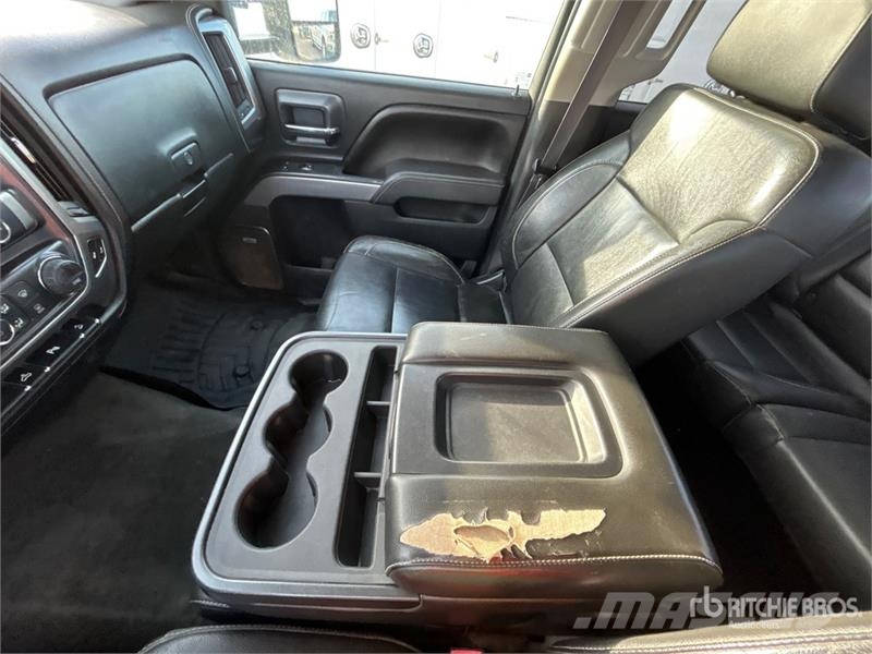 Chevrolet Silverado 2500HD LTZ 4x4 Crew Cab Pickup Andre varebiler