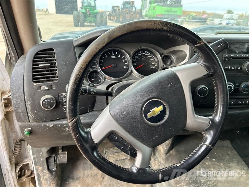 Chevrolet Silverado 2500 LT 4x4 Extended Cab Pickup Muu