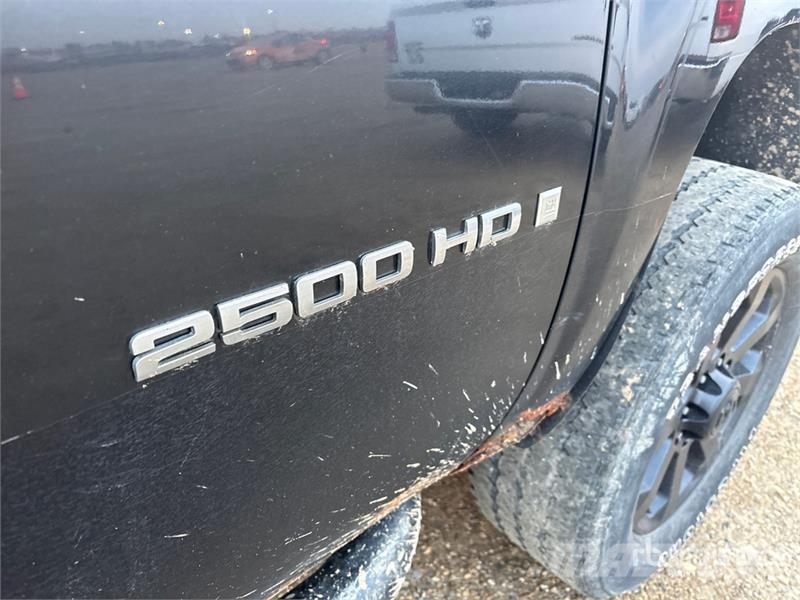 Chevrolet Silverado 2500 HD LTZ 4x4 Crew Cab Pickup أخرى