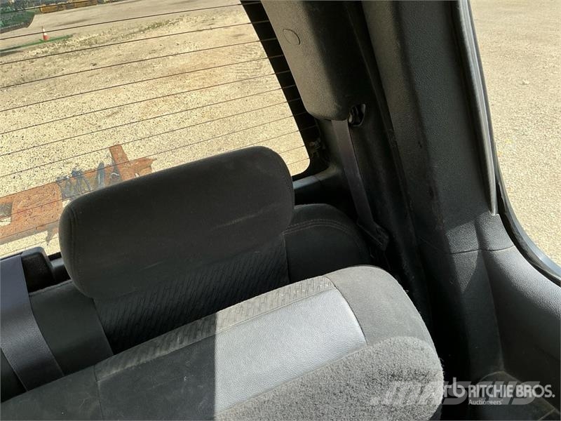 Chevrolet Silverado 2500HD 4x4 Extended Cab Cab and Chassis 캐빈 및 인테리어