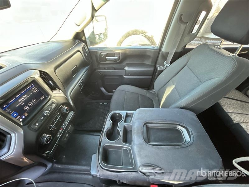 Chevrolet Silverado 2500 4x4 Crew Cab Pickup Otros