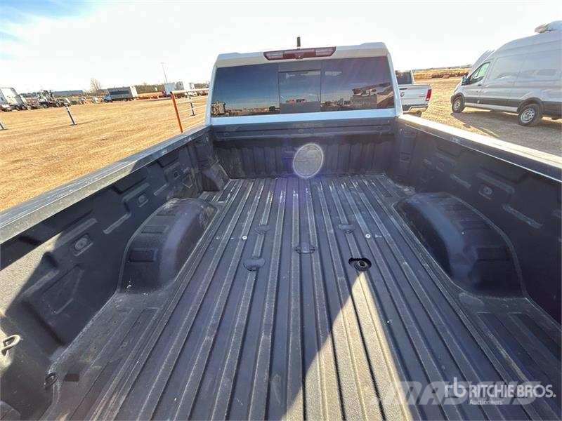 Chevrolet Silverado 2500HD LTZ 4x4 Crew Cab Pickup Egyéb