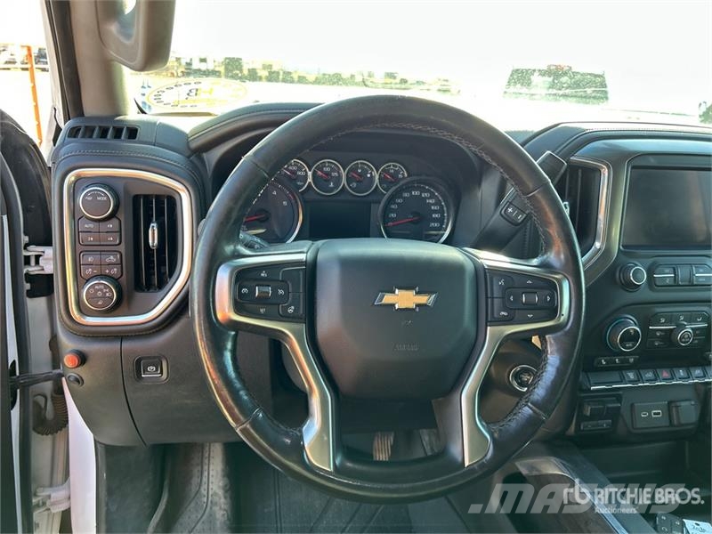 Chevrolet Silverado 2500HD LTZ 4x4 Crew Cab Pickup Egyéb