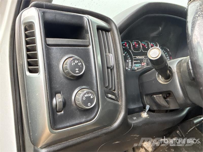 Chevrolet Silverado 2500HD LT 4x4 Crew Cab Pickup Andre varebiler