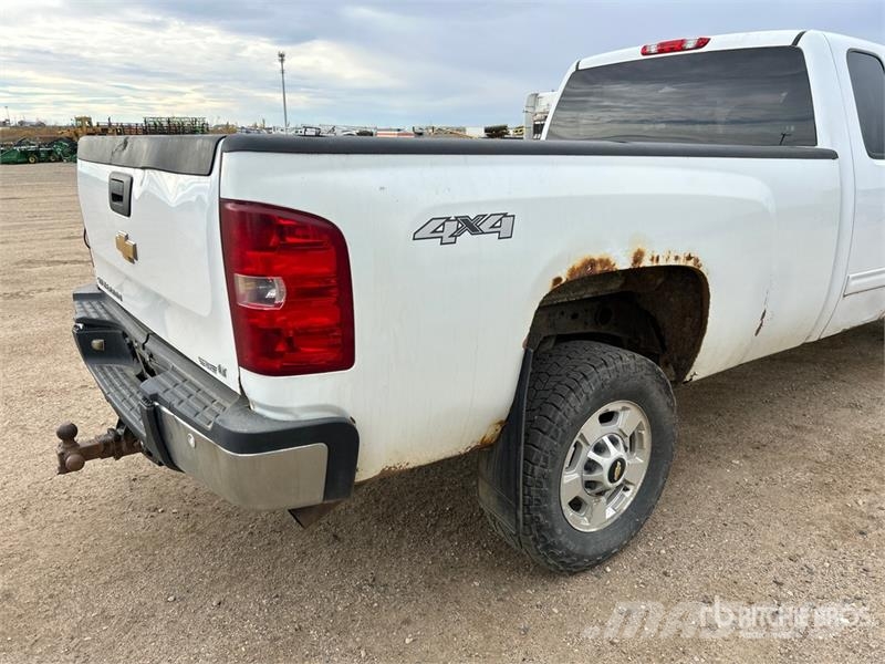 Chevrolet Silverado 2500 LT 4x4 Extended Cab Pickup Muu