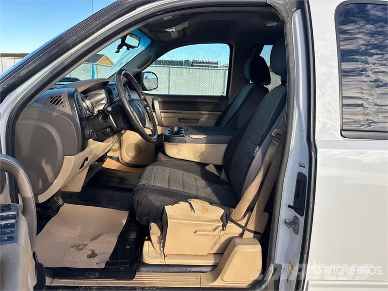 Chevrolet Silverado 2500 LT 4x4 Extended Cab Pickup أخرى