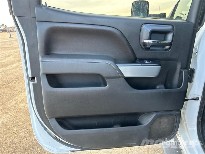 Chevrolet Silverado 2500HD LTZ 4x4 Crew Cab Pickup Andre varebiler
