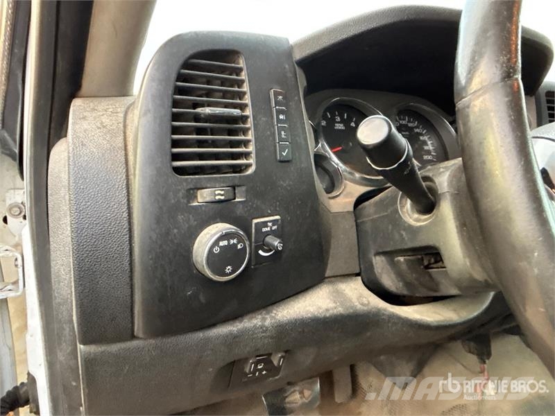 Chevrolet Silverado 2500HD Ciężarówki typu Platforma / Skrzynia