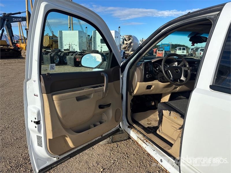 Chevrolet Silverado 2500 LT 4x4 Extended Cab Pickup أخرى