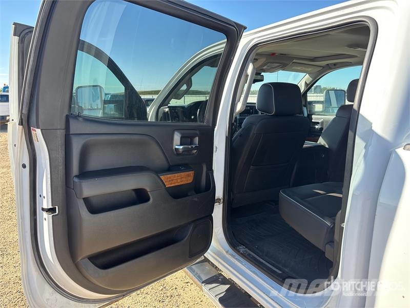 Chevrolet Silverado 2500 High Country 4x4 Crew Cab Pickup أخرى