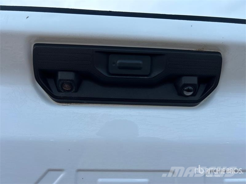 Chevrolet Silverado 2500HD 4x4 Crew Cab Pickup Ostalo