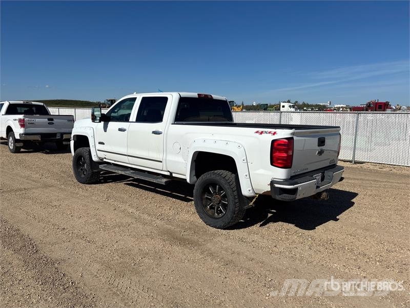 Chevrolet Silverado 2500 High Country 4x4 Crew Cab Pickup Ostalo