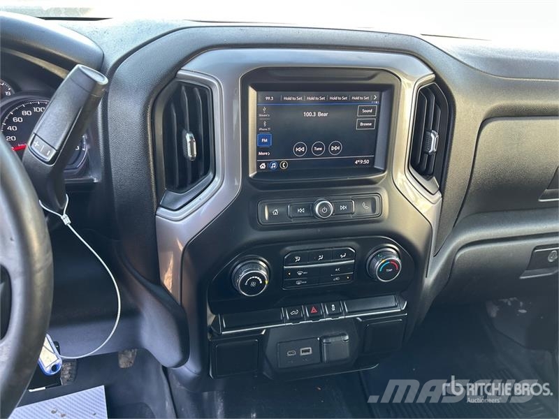 Chevrolet Silverado 2500 4x4 Crew Cab Pickup Otros