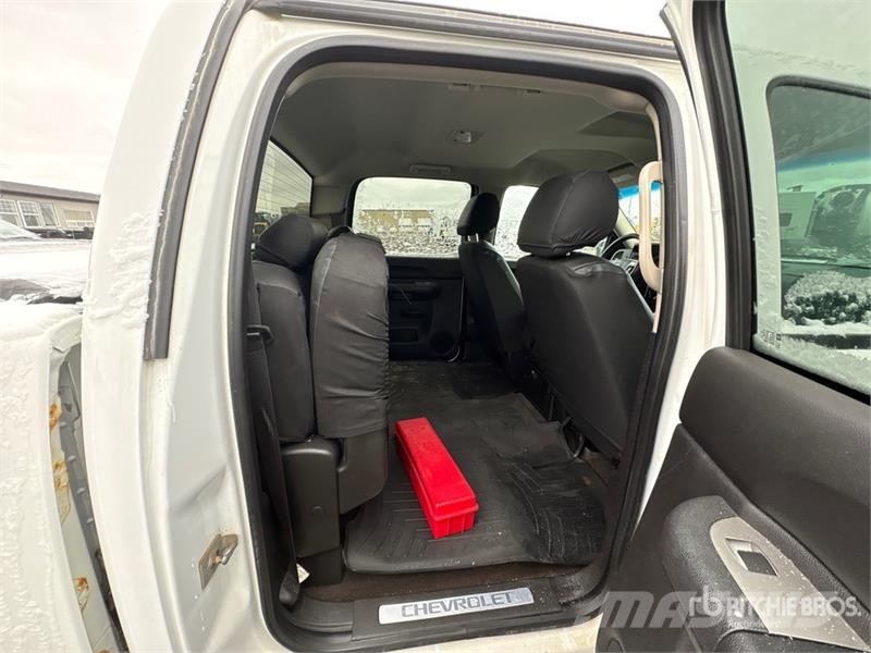 Chevrolet Silverado 2500HD LT 4x4 Crew Cab Snow Plow Truck Municipal/vehicul cu uz general