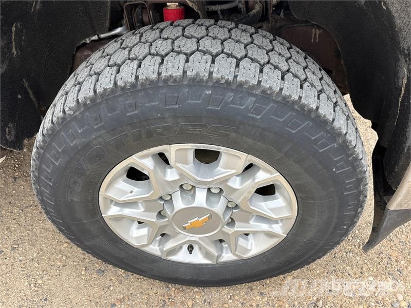 Chevrolet Silverado 2500HD LTZ 4x4 Crew Cab Pickup Andre varebiler