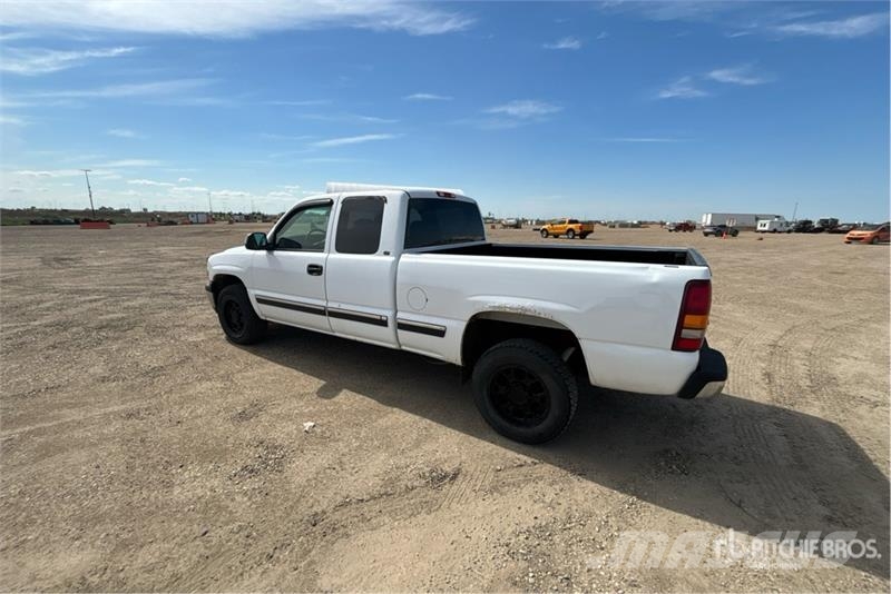 Chevrolet Silverado 2500 LT 4x2 Extended Cab Pickup Kita