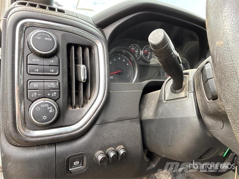 Chevrolet Silverado 2500 LT 4x4 Crew Cab Pickup Drugi