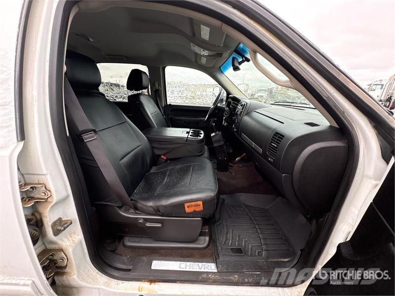 Chevrolet Silverado 2500HD LT 4x4 Crew Cab Snow Plow Truck Municipal/vehicul cu uz general