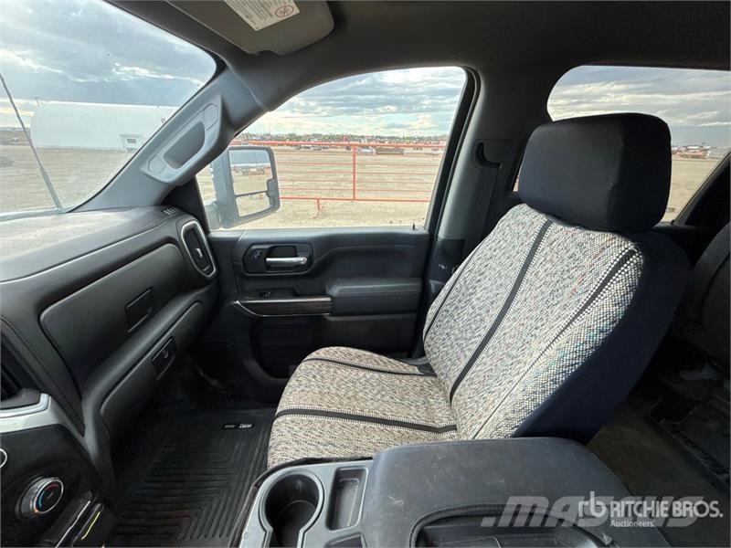 Chevrolet Silverado 2500HD 4x4 Crew Cab Pickup Други