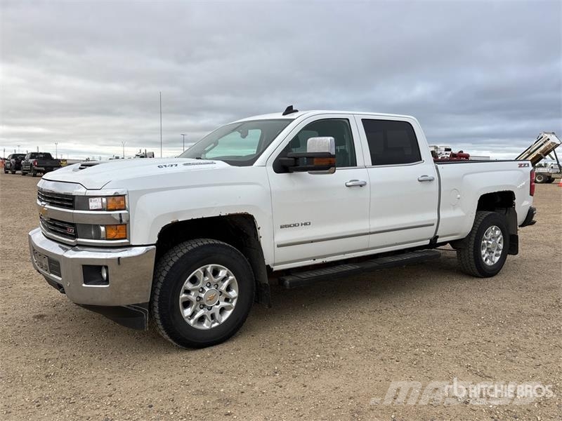 Chevrolet Silverado 2500HD LTZ 4x4 Crew Cab Pickup Andre varebiler