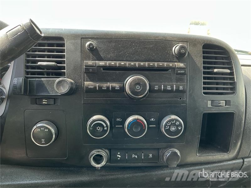 Chevrolet Silverado 2500HD 4x4 Extended Cab Cab and Chassis 캐빈 및 인테리어