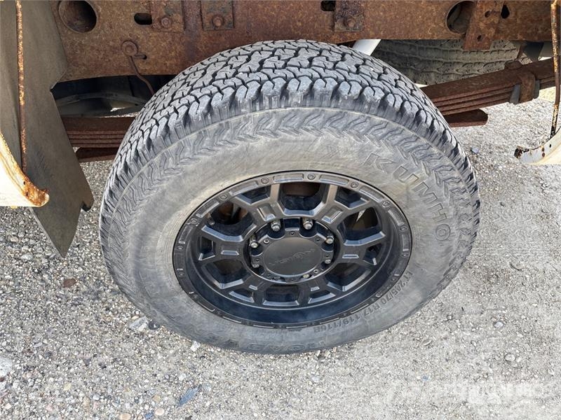 Chevrolet Silverado 2500 LT 4x2 Extended Cab Pickup Kita