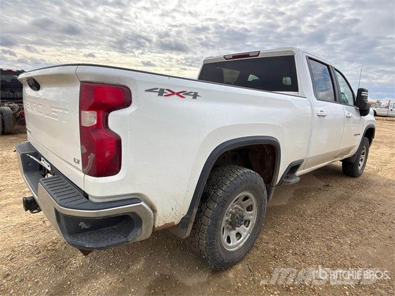 Chevrolet Silverado 2500 LT 4x4 Crew Cab Pickup (Inoperable) Andre varebiler