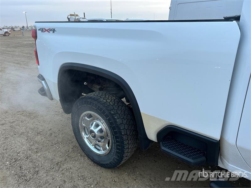 Chevrolet Silverado 2500HD 4x4 Crew Cab Pickup Ostalo