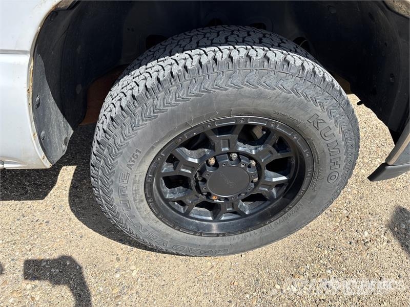 Chevrolet Silverado 2500 LT 4x2 Extended Cab Pickup Kita